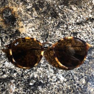 Ray Ban Round Fleck